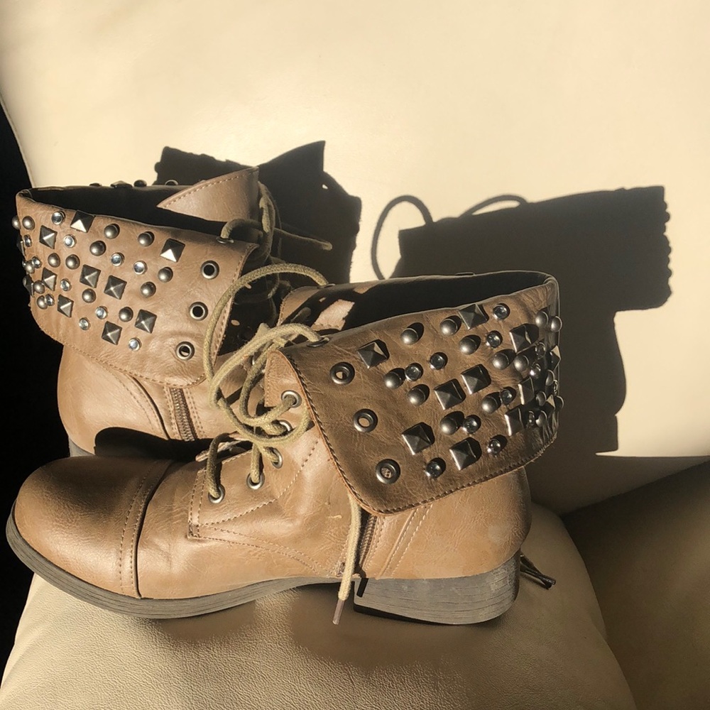 Combat boots